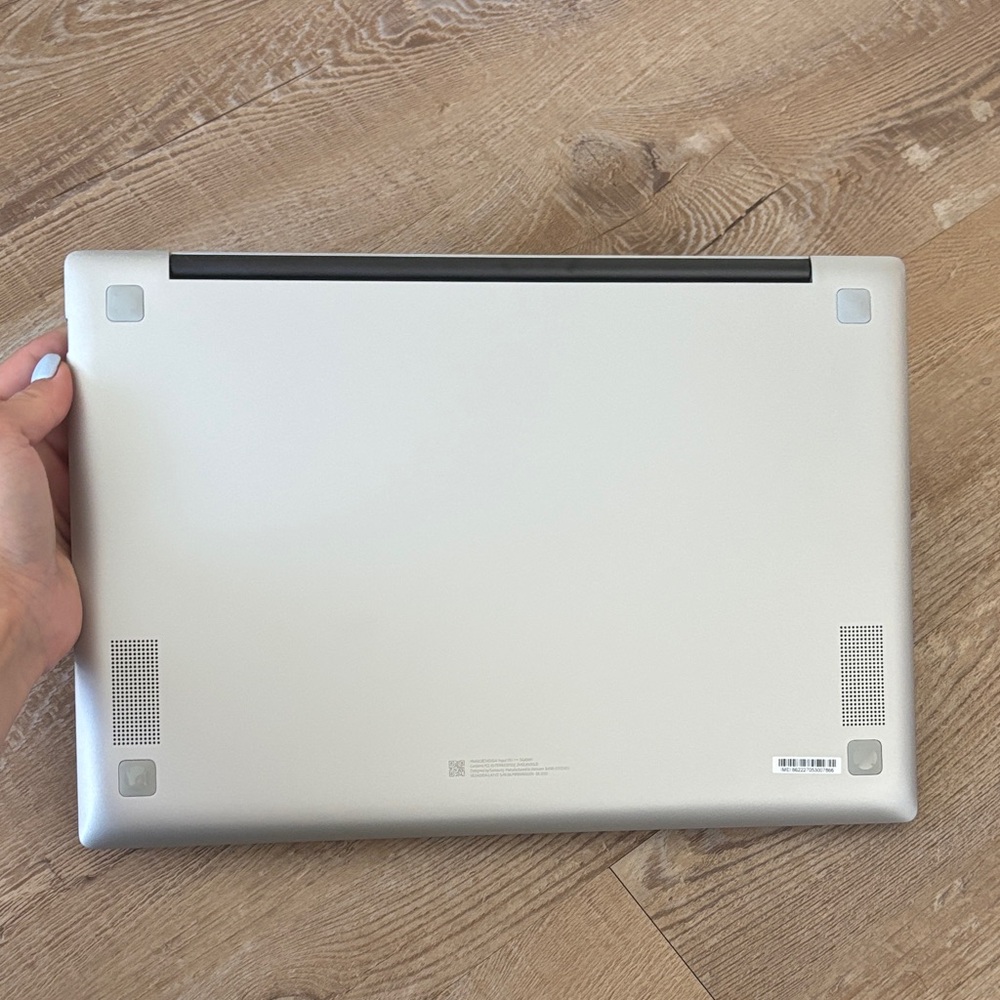 Samsung Silver and Black Laptop - Picture 3 of 5